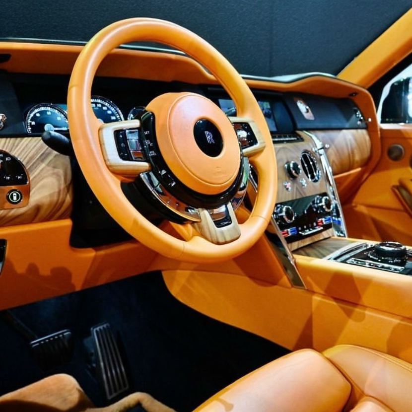 Rolls Royce Cullinan  2021