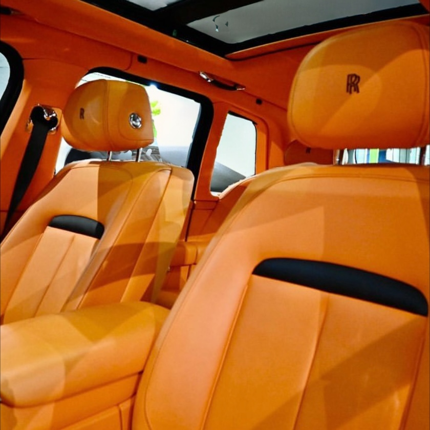 Rolls Royce Cullinan  2021